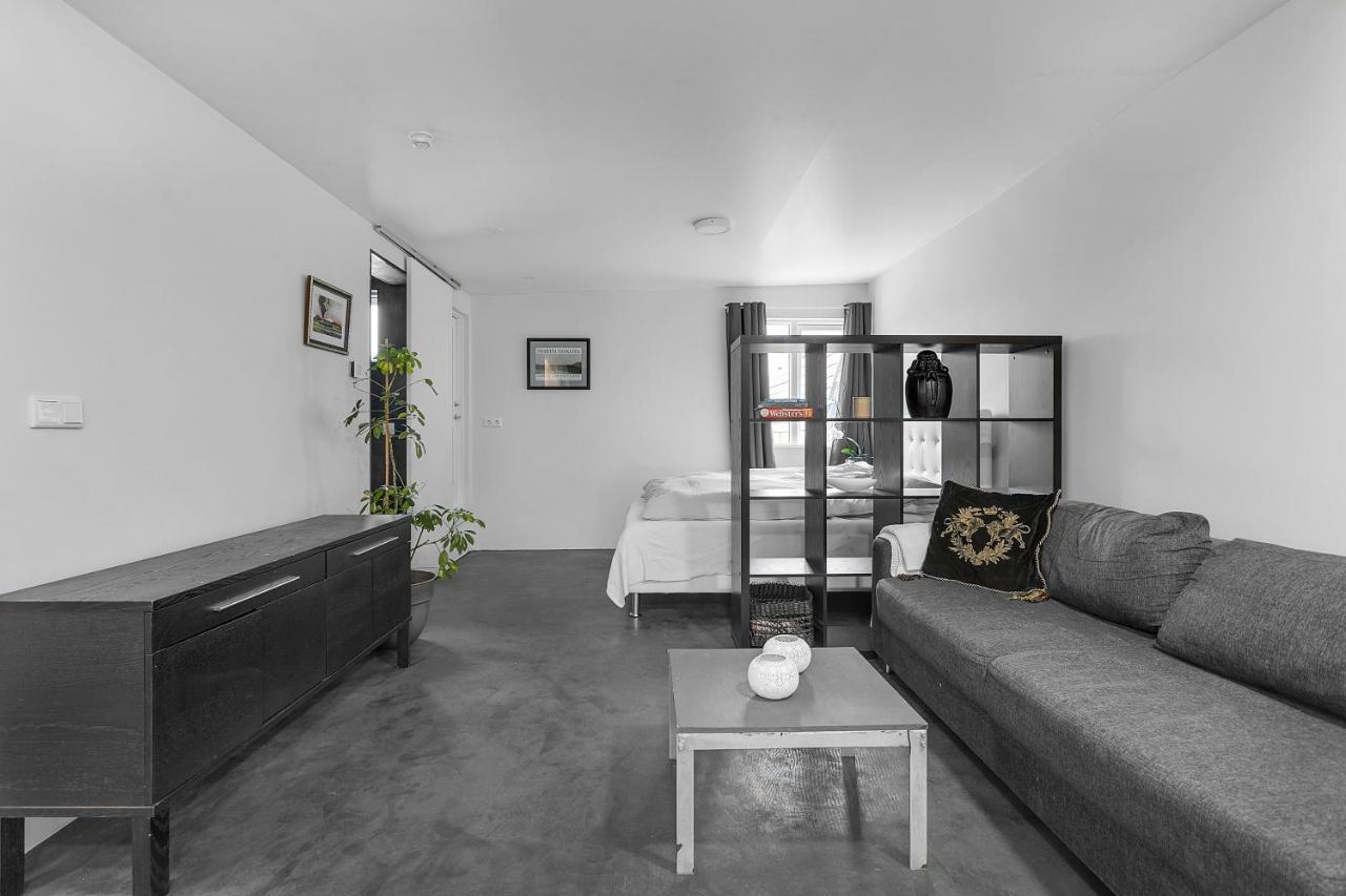 Lovely Studio Apartment With Hot Tub Reykjavik Luaran gambar