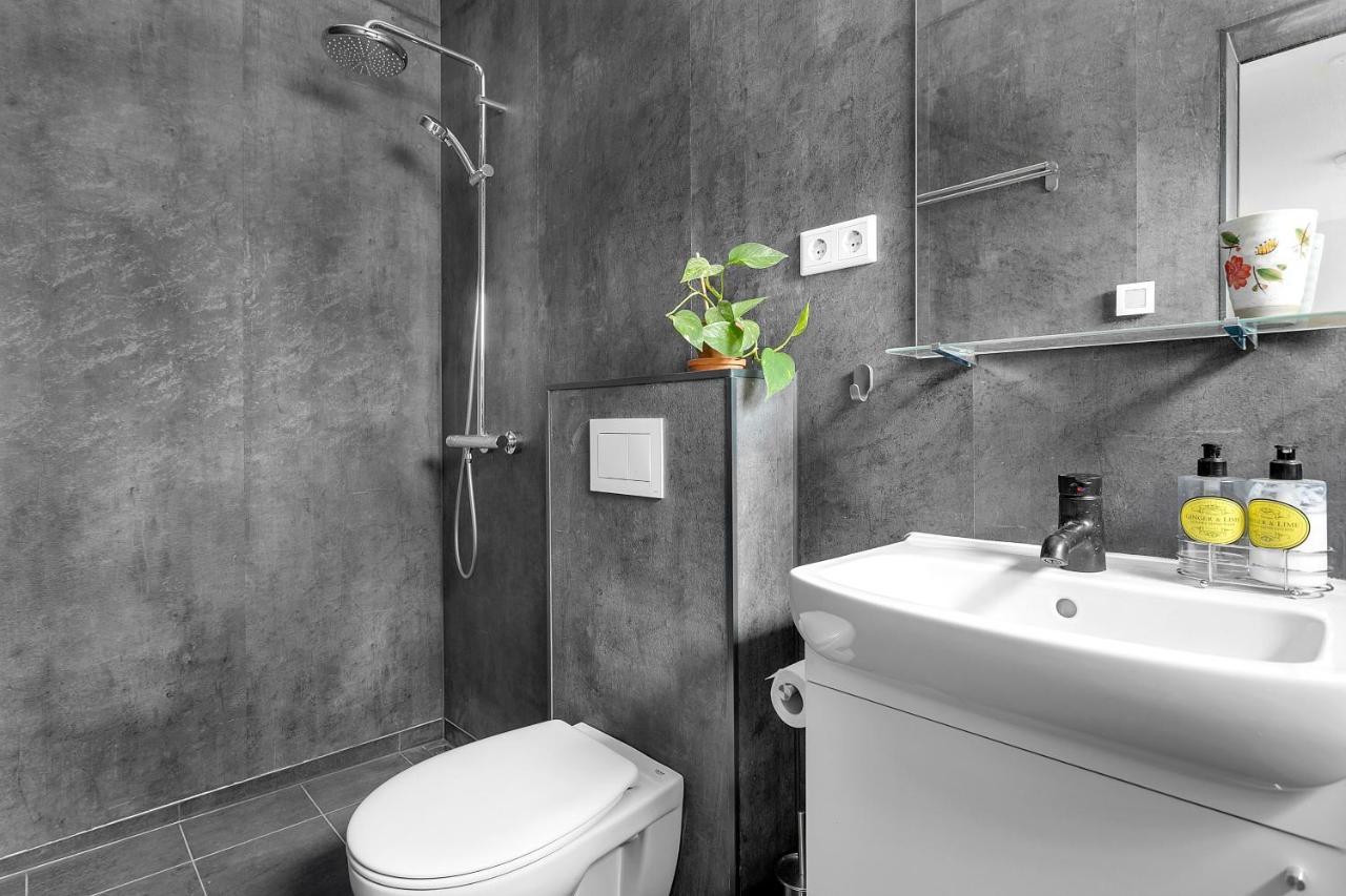 Lovely Studio Apartment With Hot Tub Reykjavik Luaran gambar