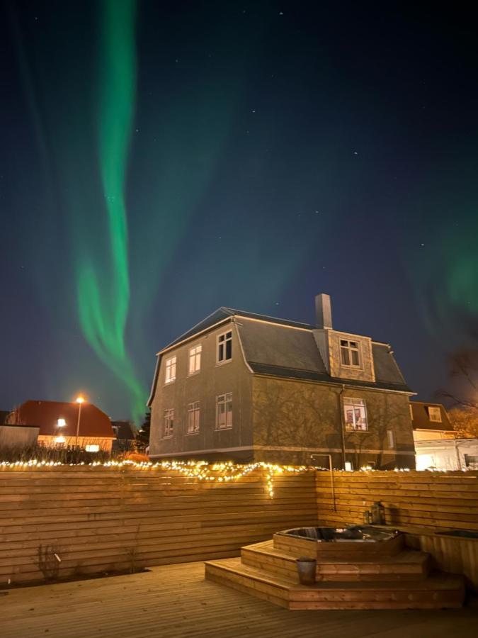 Lovely Studio Apartment With Hot Tub Reykjavik Luaran gambar